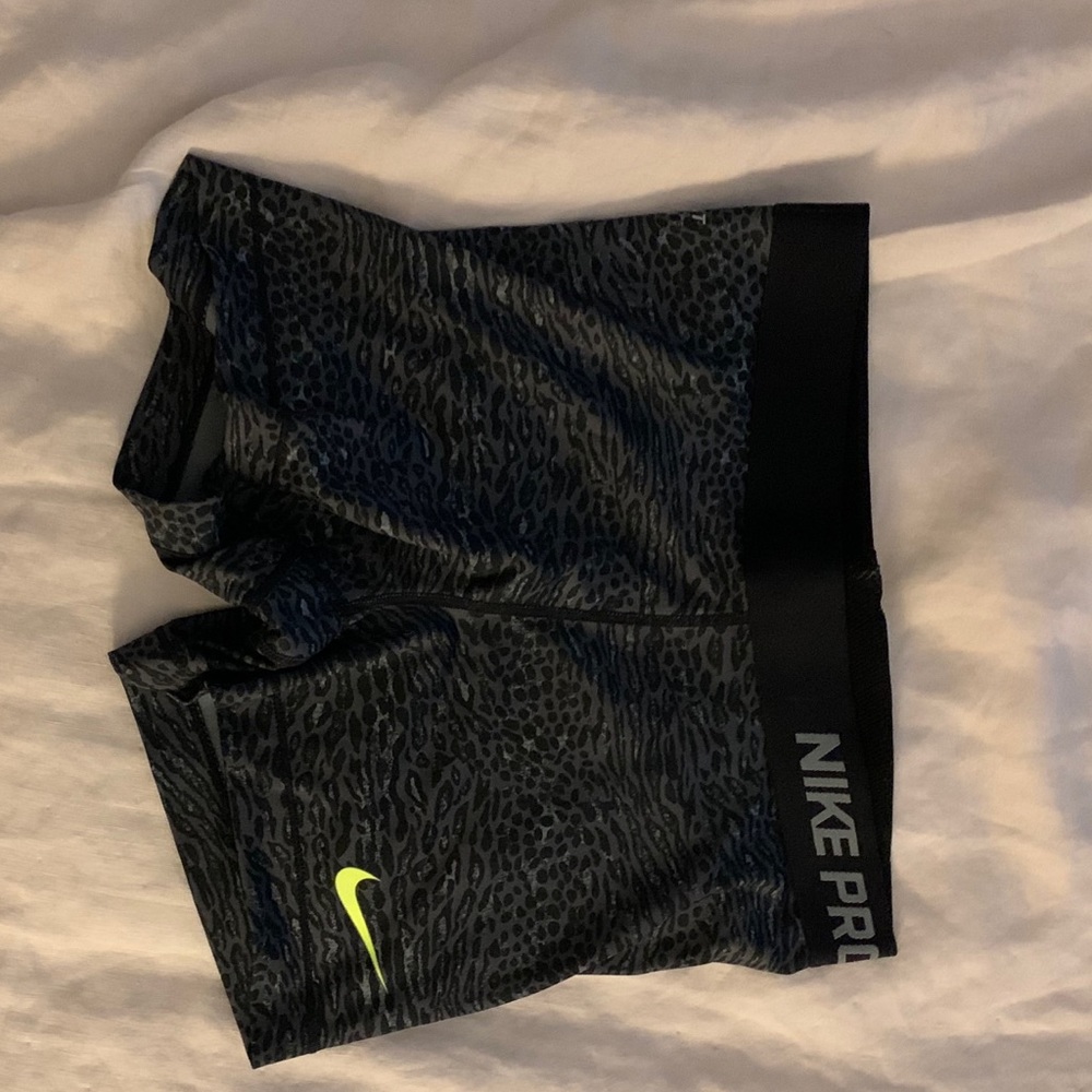 Nike pro spandex shorts size M leopard